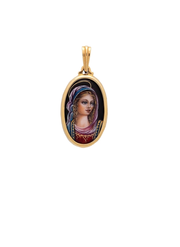 Medalla de esmalte de forma ovalada de 29x18mm con retrato femenino. Con bisel y chapa trasera de oro amarillo de 18Kt.