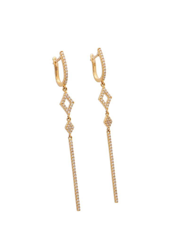 Pendientes largos de oro amarillo de 18Kt y diamantes talla brillante, con un peso total de 0,43ct, calidad H VS.
