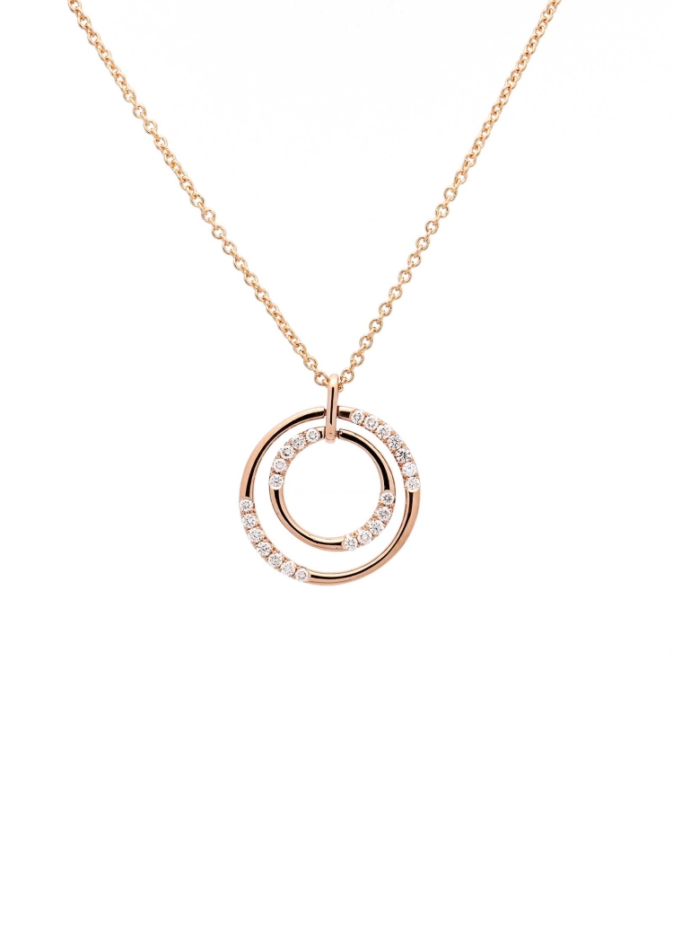 Cadena y colgante de oro rosa de 18Kt. Dos círculos concéntricos, parte lisa y parte con diamantes, talla brillante, con un peso