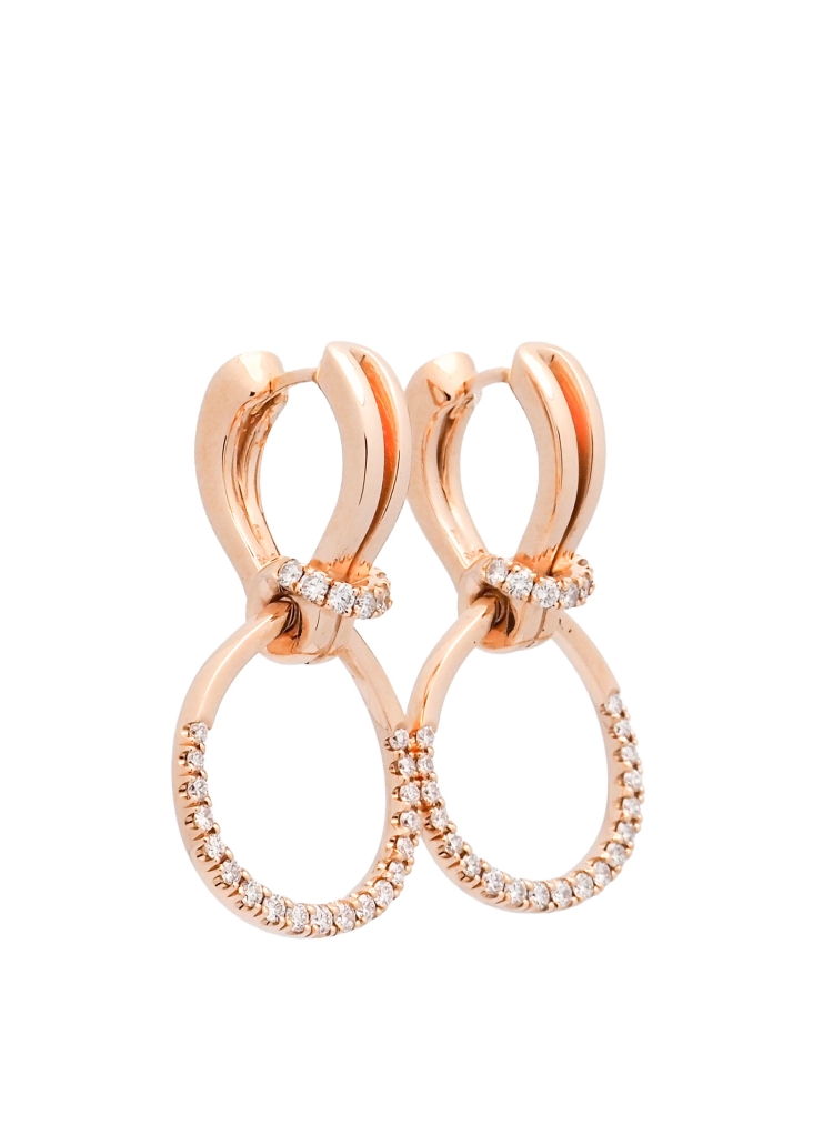 Pendientes de oro rosa de 18Kt. En forma de criolla doble, con una abrazadera de diamantes talla brillante, de la cual pende un 