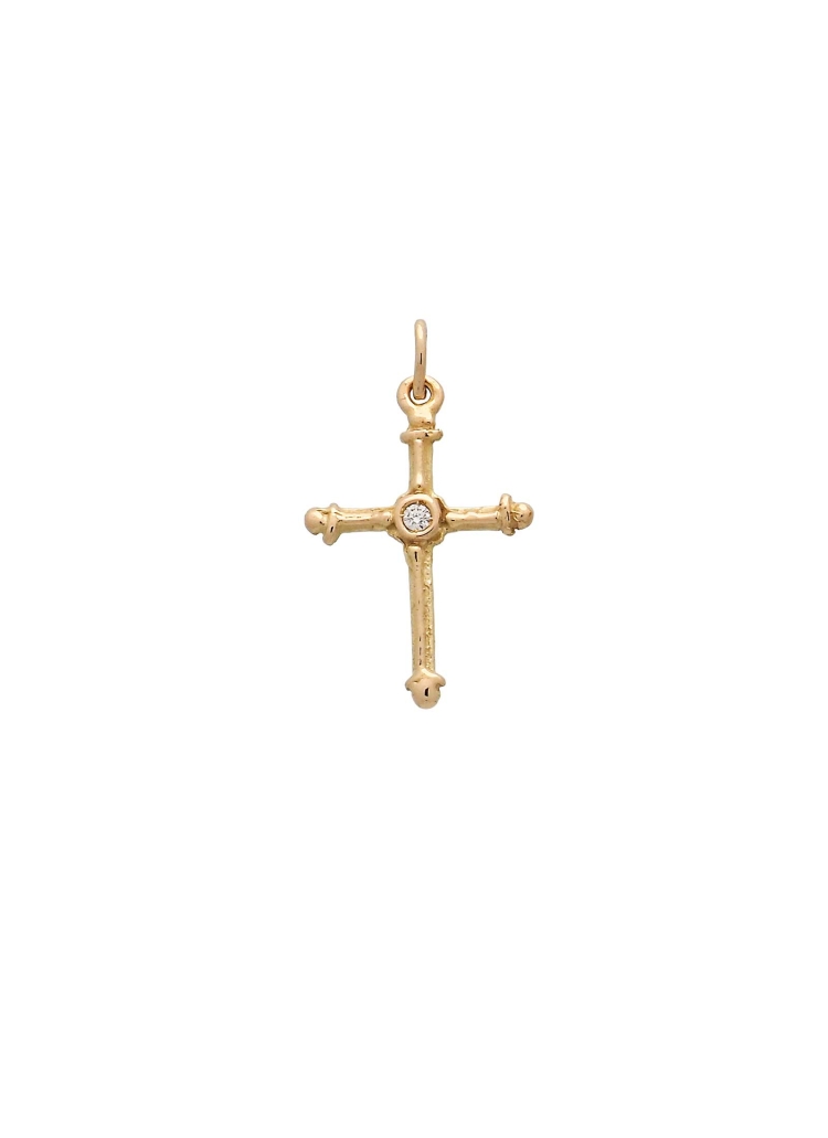 Cruz de oro amarillo de 18Kt, mate-brillo. De 25x17mm, con un diamante talla brillante en el centro.