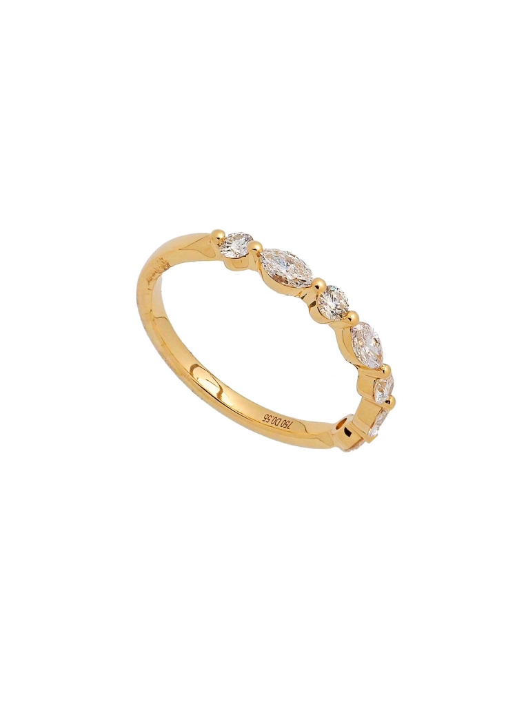 Media alianza de oro amarillo de 18Kt, en la que se intercalan diamantes, 4 de ellos talla brillante y 3 de talla marquise. El p
