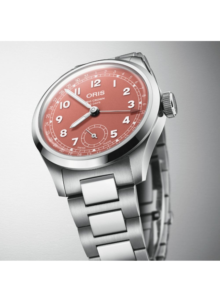 Reloj automático en caja de acero de 40mm con reserva de marcha de hasta 120h, esfera color terracota y brazalete de acero.