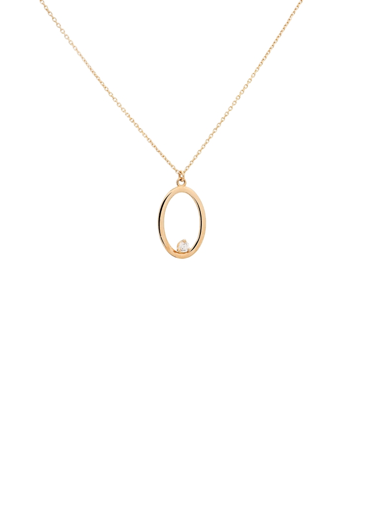 Fina cadena de oro amarillo de 18Kt de 42cm de largo, con asa extra, permitiendo una medida de 40cm. Lleva un pequeño colgante e