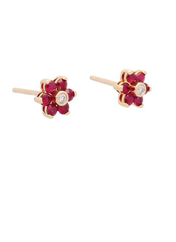 Pequeños pendientes de oro amarillo de 18Kt en forma de flor compuesto por 6 rubíes talla redonda con un peso total de 0,46ct al 2