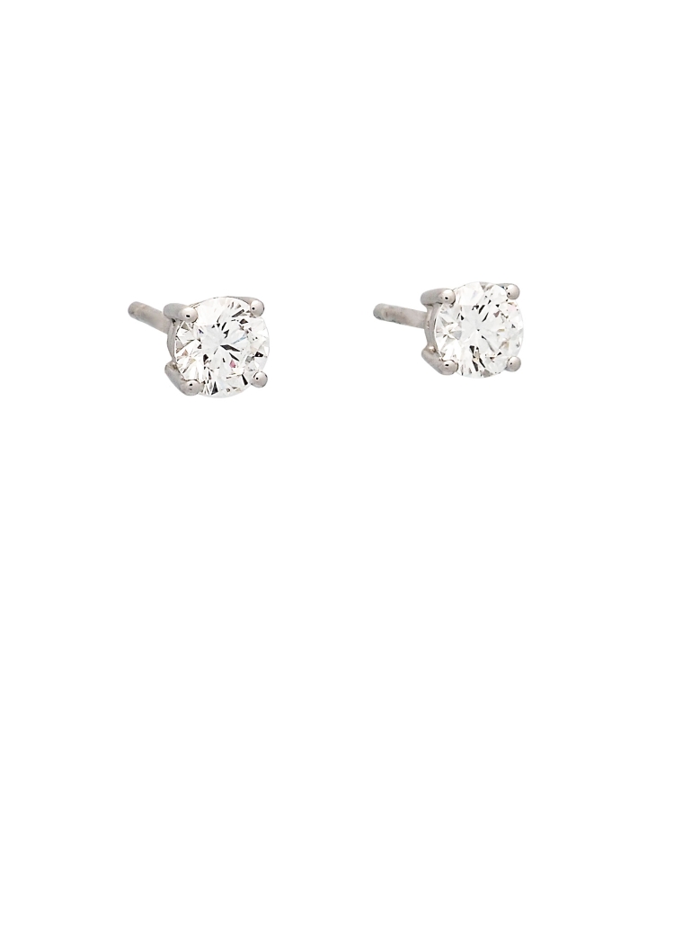 Largos pendientes de oro blanco de 18kt. Hechos a mano. Pequeña criolla de la que pende una barra. Todo ello con diamantes de 1,