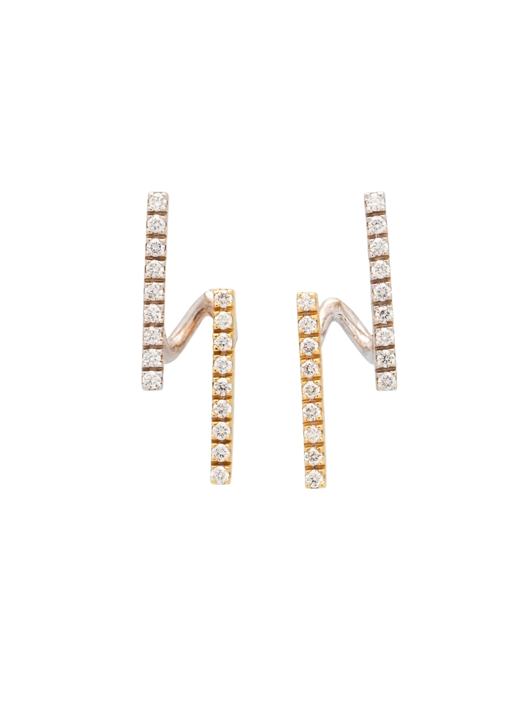 Originales pendientes de oro bicolor de 18Kt, en donde 2 barritas con diamantes talla brillante (0,30ct G VS) parecen flotar en 