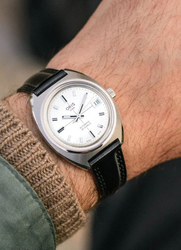 En el 60 aniversario del Oris Star, es un placer presentar el Oris Star Edition. Con su caja de 35,00 en forma de tonel, cristal 2