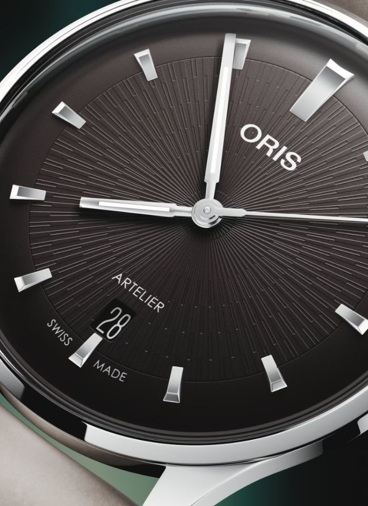 Con sus líneas finas y limpias, esfera despejada, el Artelier Date es un reloj urbano elegante del siglo XXI. Dentro, un movimie