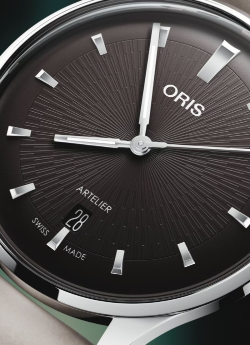 Con sus líneas finas y limpias, esfera despejada, el Artelier Date es un reloj urbano elegante del siglo XXI. Dentro, un movimie