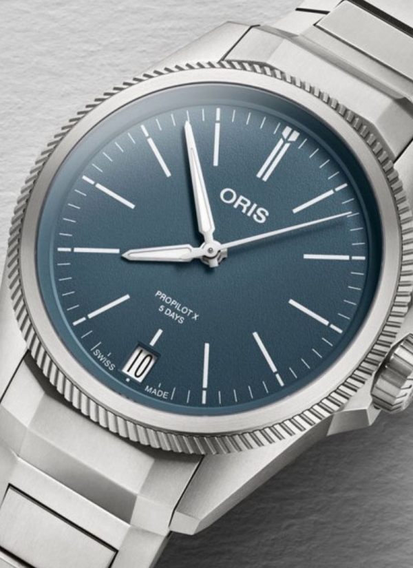Presentamos el innovador ProPilot X Calibre 400, un reloj de nueva generación embutido en una ligera caja de titanio de 39 mm y  2