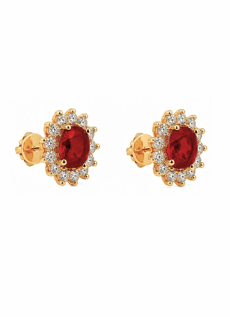 Pendientes de oro rosa de 18Kt, hechos a mano. Orlas con un rubí central de talla oval con un peso total de 1,82ct. Cada rubí ro
