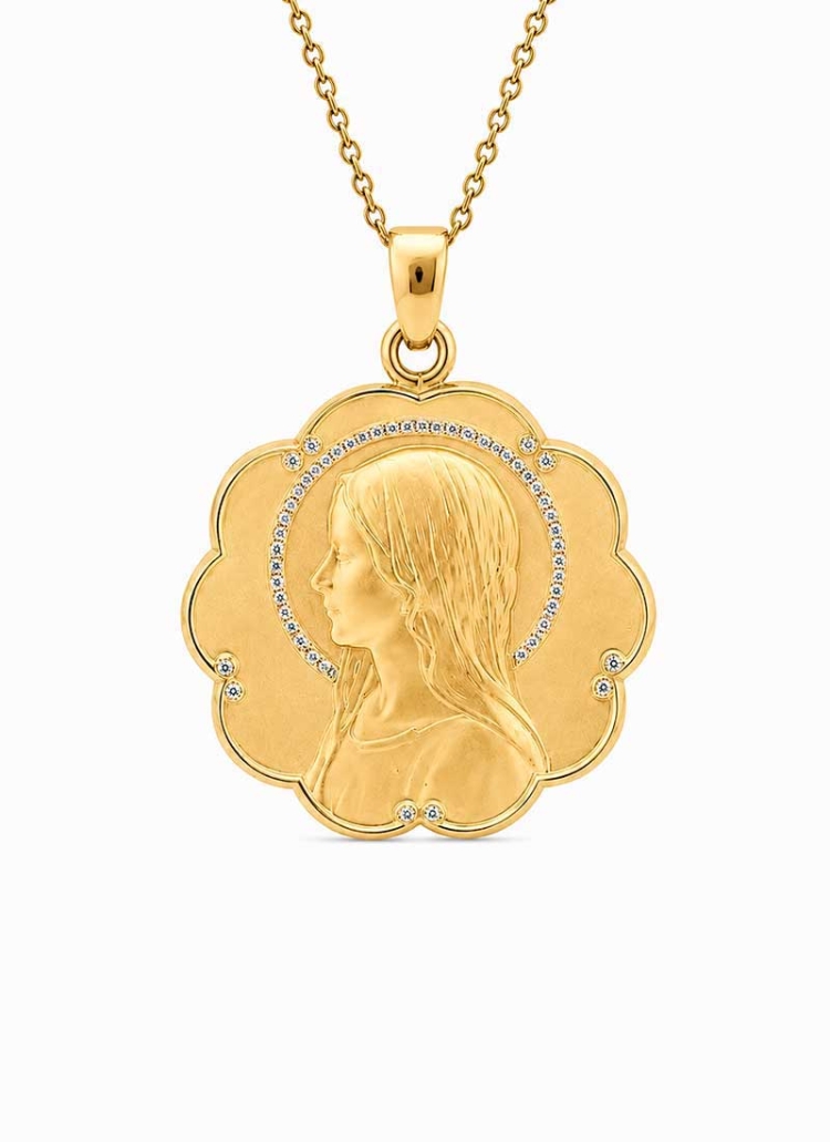 Medalla de oro de 18Kt. Ave velo con borde ondulado de 27mm de diámetro. Lleva 45 brillantes (0,65-0,70mm) en el velo y 10  bril