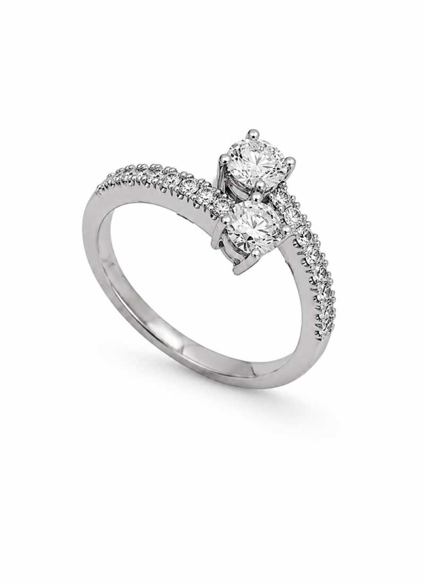 Anillo de oro blanco de 18Kt, hecho a mano. Tu y yo con 2 diamantes talla brillante de 0,28ct cada uno, certificados GIA E VS1 3