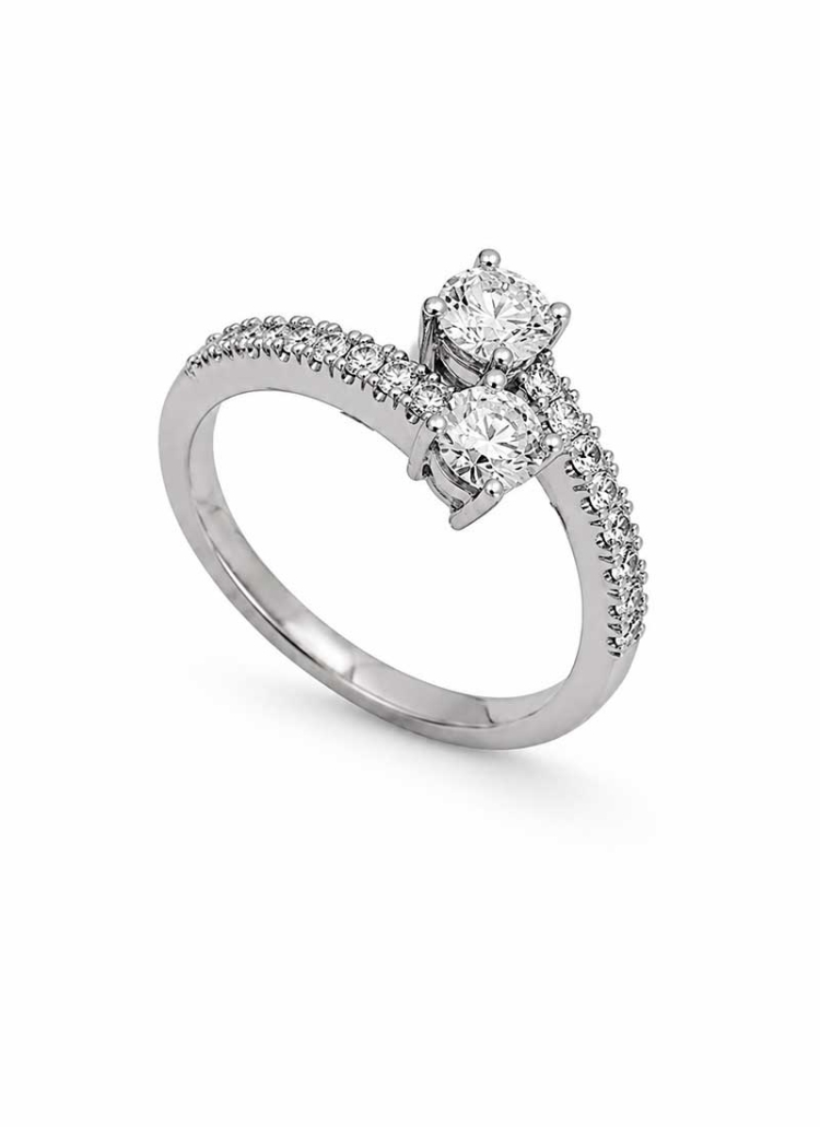 Anillo de oro blanco de 18Kt, hecho a mano. Tu y yo con 2 diamantes talla brillante de 0,28ct cada uno, certificados GIA E VS1 3