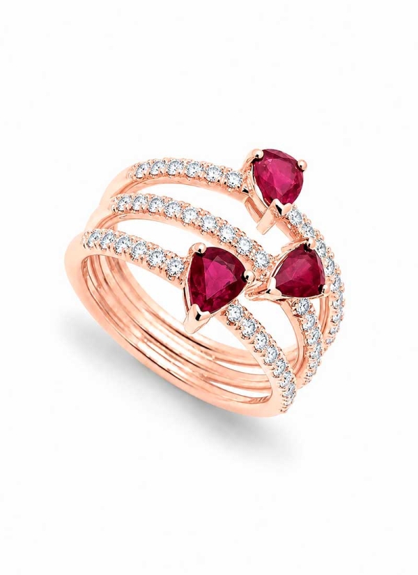 Anillo ancho de oro rosa de 18Kt, hecho a mano. 3 bandas de diamantes (0,60ct) talla brillante de color D/E y pureza VVS. Interc