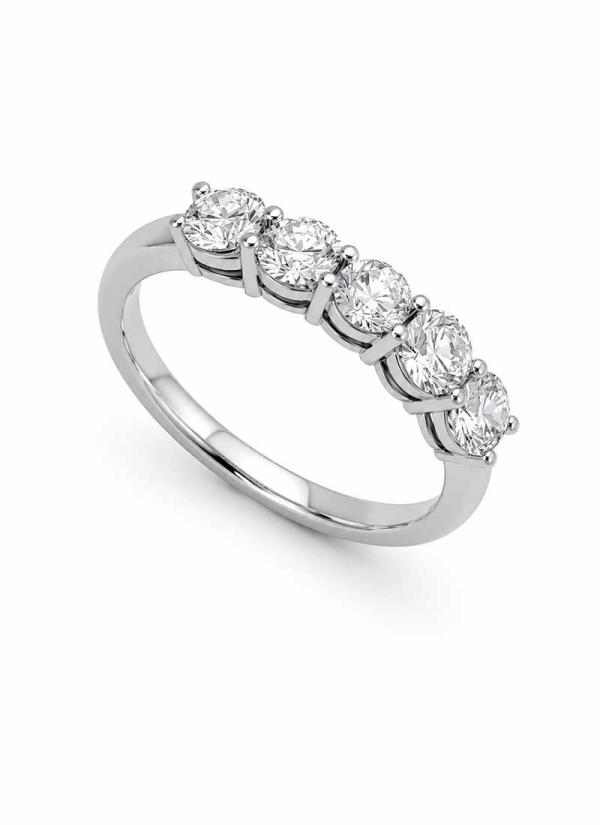 Cintillo de oro blanco, hecho a mano. Con 5 diamantes talla brillante de 0,20ct cada uno, todos con certificado GIA E VS1. Peso 