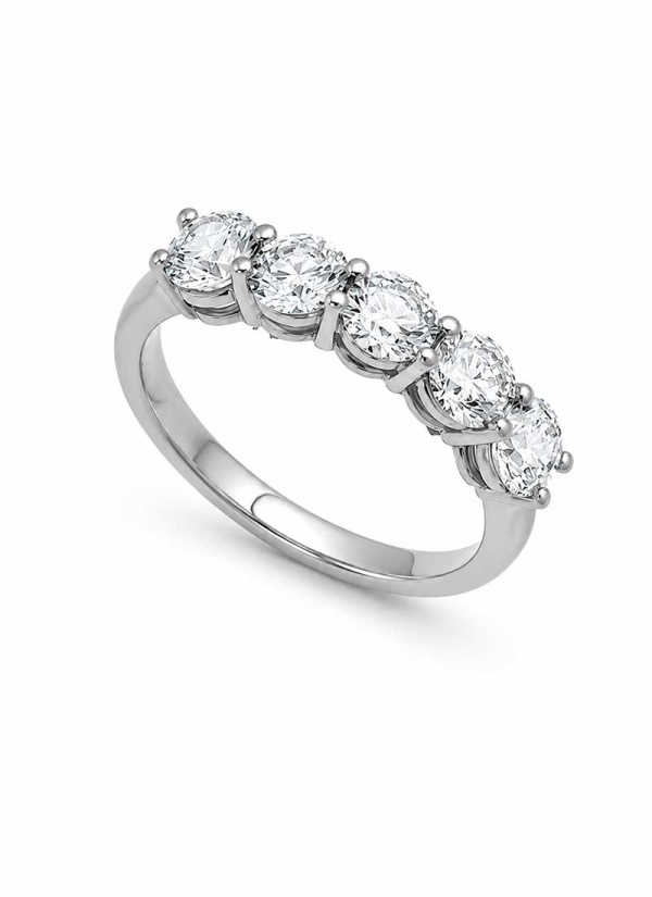 Anillo de oro blanco de 18Kt hecho a mano. Cintillo de brillantes de 0,30ct con certificados GIA E VS1 3EX none. Peso total 1,50