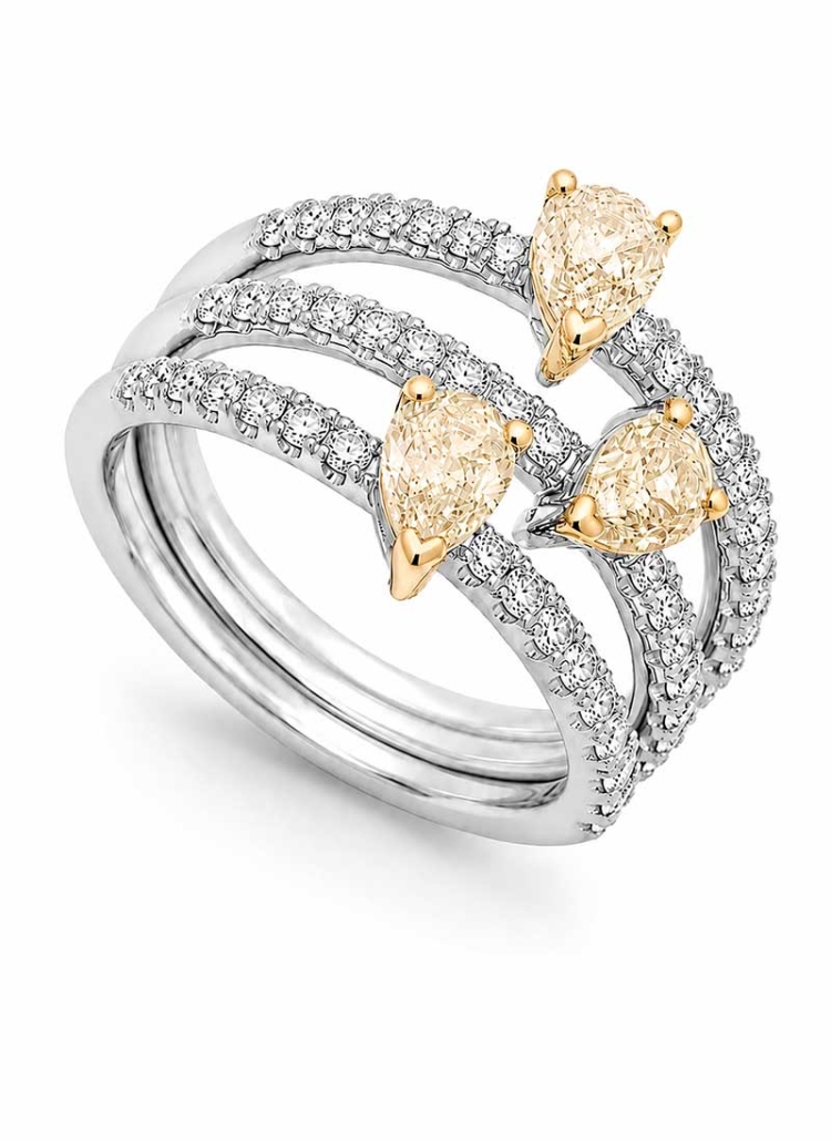 Anillo ancho de oro blanco de 18Kt, 3 bandas de diamantes (0,50ct) talla brillante de color G/H y pureza VS, que llevan intercal
